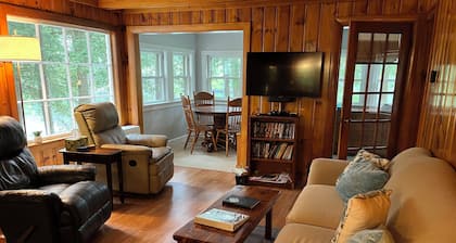 Waterfront camp on quiet part of Lake Winnisquam, dog-friendly, w/dock