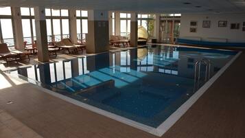 Piscine couverte, piscine extérieure