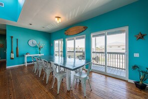 Dining - Fabulous 6 BR/4 BA Sleeps 16, Private Pool, Poker Room, Walk to the Beach! (Port Aransas)