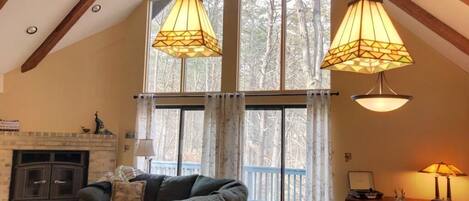 Smart-tv och eldstad