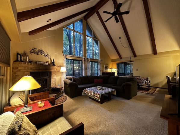 Smart TV, fireplace