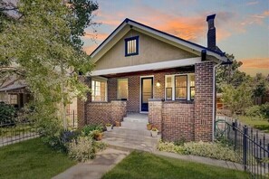 Exterior - Beautiful 1920's classic in the Heart of it All-Coffee, Dining, & Medical nearby (Denver)