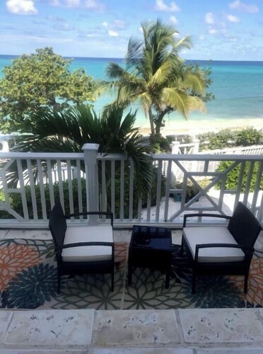 Oceanmist Seafront 4 bedroom townhouse with pool