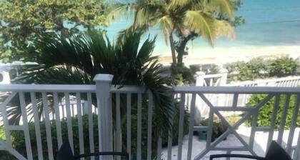 Oceanmist Seafront 4 bedroom townhouse with pool