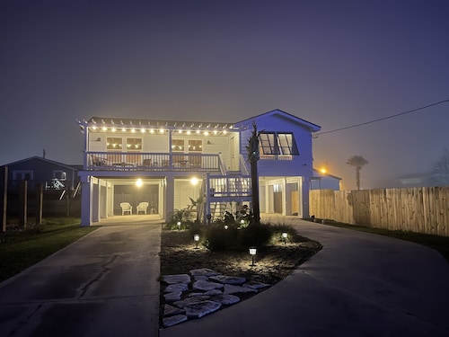 • Beach House • Bay Views • Perfect for your Family •Awesome location