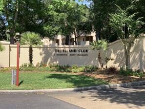 Property grounds - Island Club 5303 - Oceanfront Condo Newly remodeled for 2023 (Hilton Head Island)