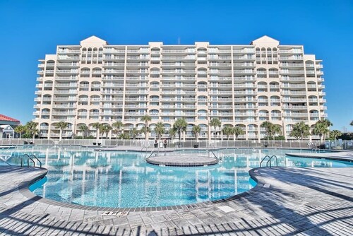 Waterfront Luxury  Huge Condo with 15000sf Pool