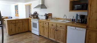 Remodeled farmhouse on 110 Acres with mountain views