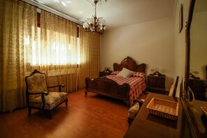 3 bedrooms, iron/ironing board, travel cot, bed sheets - DIEGO HOUSE (Monforte de Lemos)