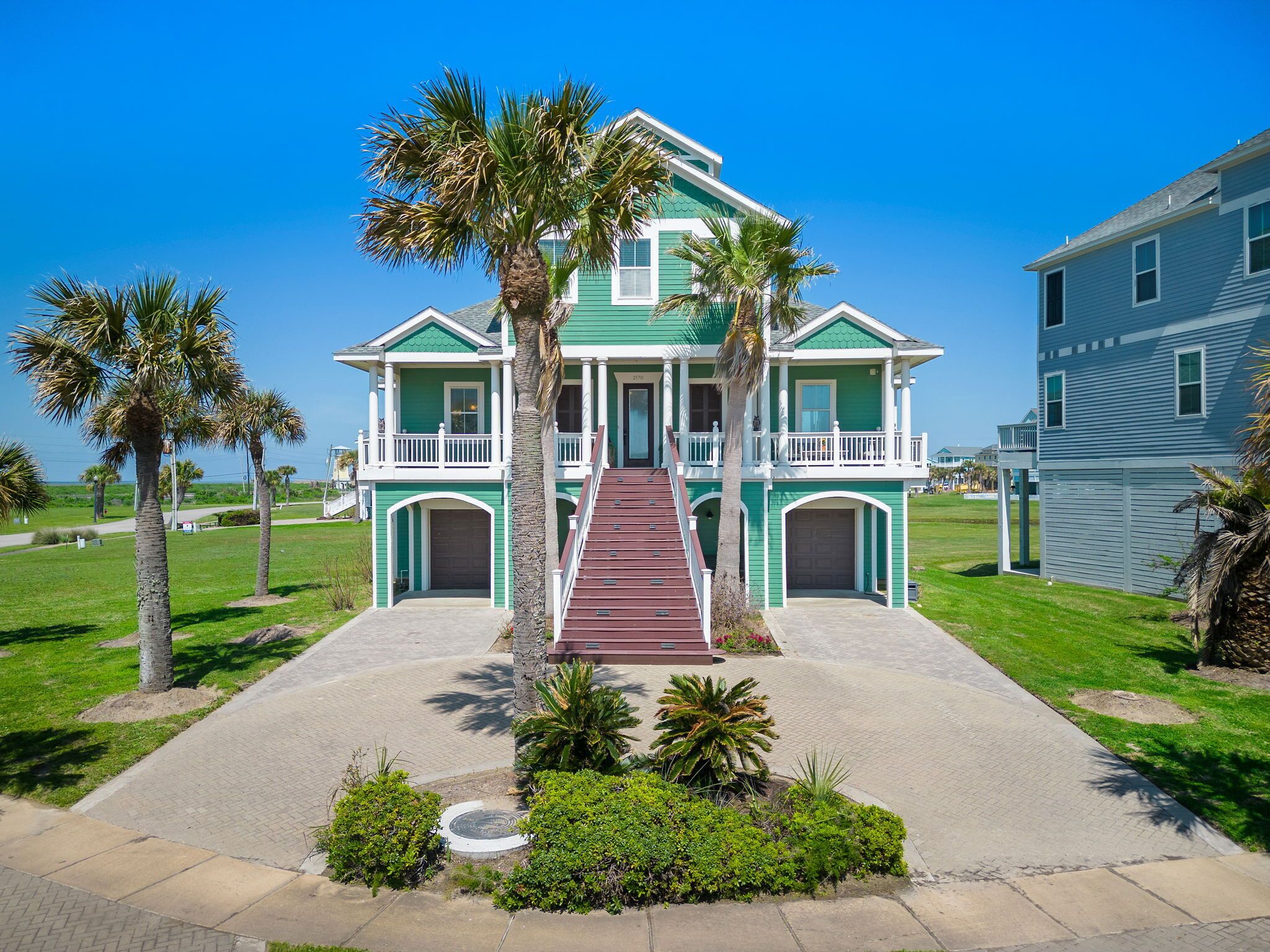 Galveston Beachside Family Retreat in Pointe West Resort, Sleeps 15 w/Elevator