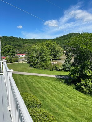 Property grounds - Lake Whitetail Cottage<br>3/2 with a carport & large back porch. <br> (Waverly)