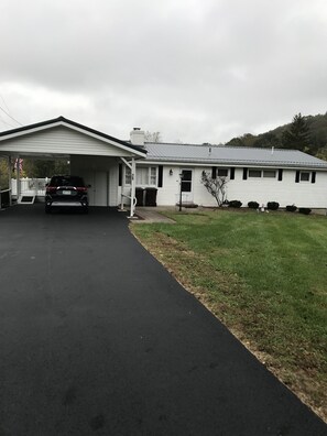 Exterior - Lake Whitetail Cottage<br>3/2 with a carport & large back porch. <br> (Waverly)