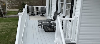 Lake Whitetail Cottage<br>3/2 with a carport & large back porch. <br>