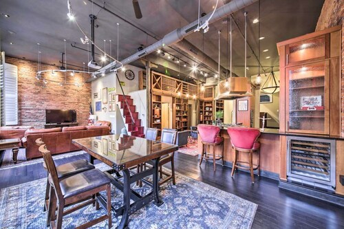 Luxury Downtown Loft - Walkable to everything!