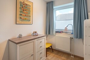 2 bedrooms, desk, free WiFi, bed sheets