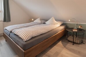 2 bedrooms, desk, free WiFi, bed sheets