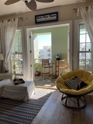 Smart TV, libri, impianto stereo