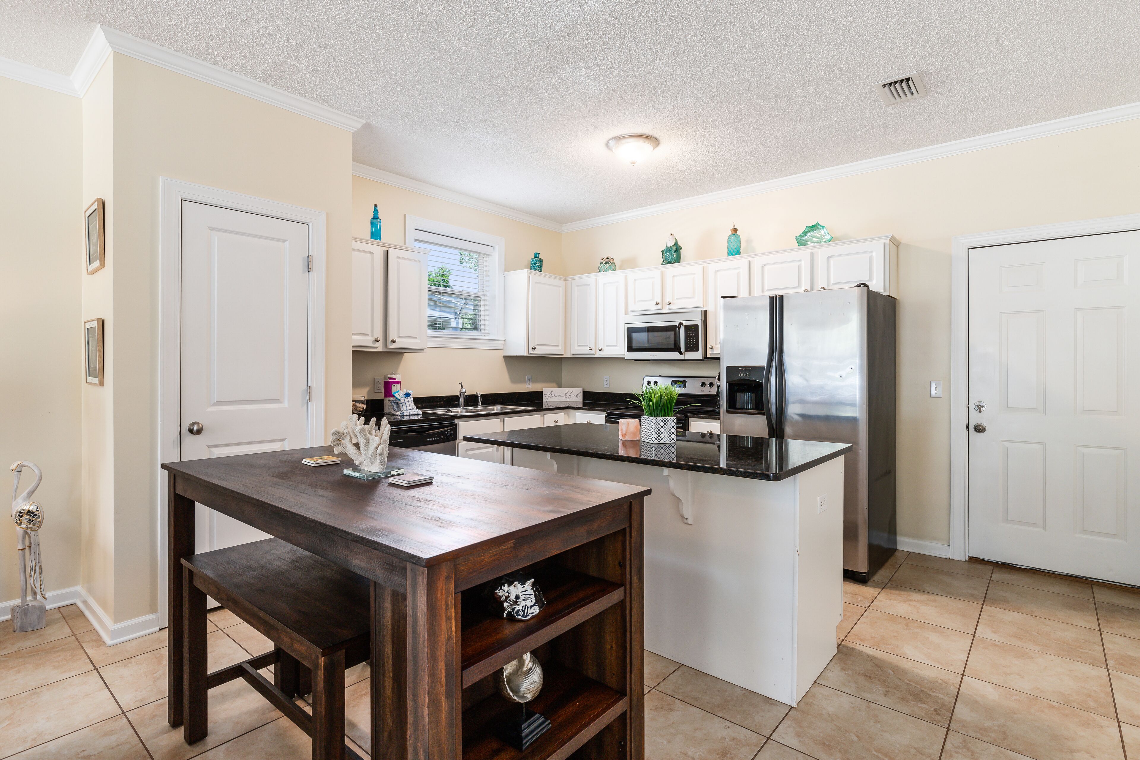 ثلاجة، ميكروويف، فرن، موقد طهي مسطح