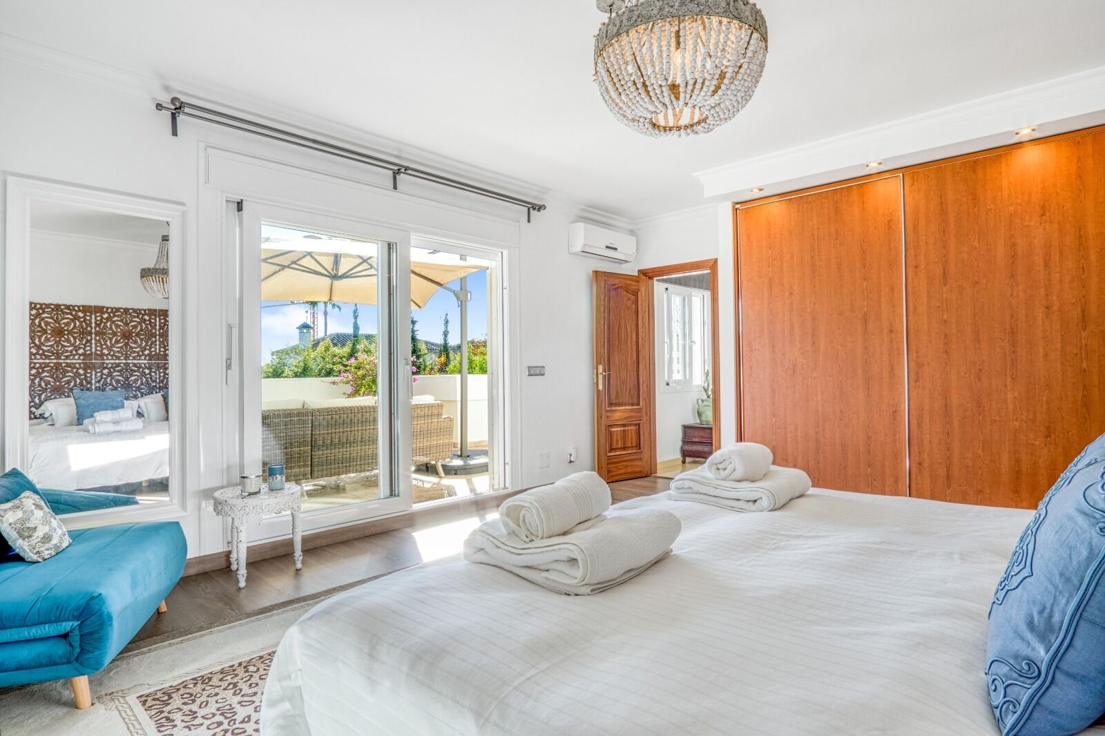 5 dormitorios, caja fuerte, tabla de planchar con plancha y wifi