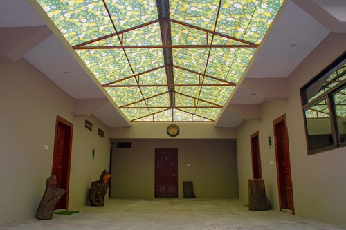 Modern Bedroom with Mountain View and Parking