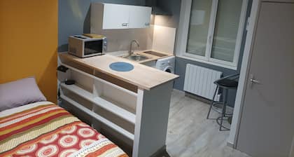 Fully equipped studio. Welcome to Seamora