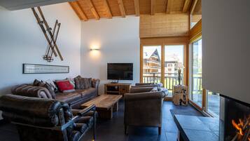 TV, lareira, DVD player