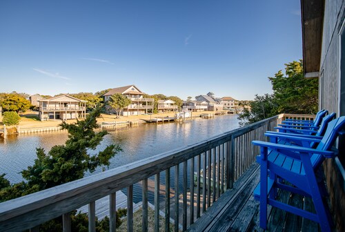 Waterfront, Dog friendly, & private boat ramp