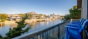 Waterfront, Dog friendly, & private boat ramp