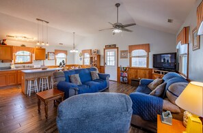 TV connectée, lecteur de DVD, livres