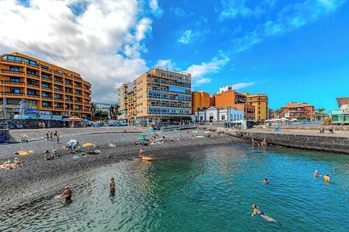 Home2Book Central Studio near Playa del Muelle