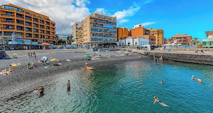 Home2Book Central Studio near Playa del Muelle