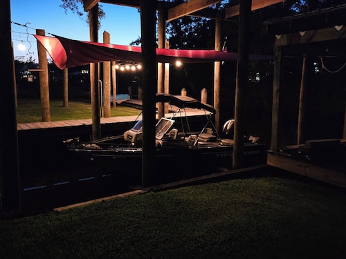 Quiet and relaxing come enjoy the river and coastal life at The Slippery Minnow.