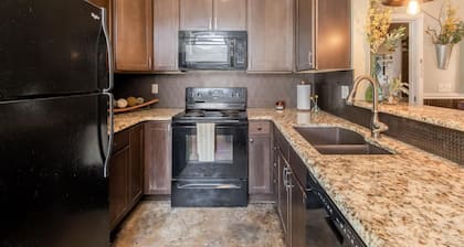 Historic Hotel Antler Loft Apartment - 1 BD/1BA - Fully Furnished!