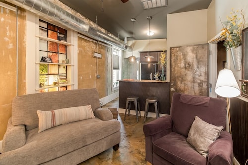 Historic Hotel Antler Loft Apartment - 1 BD/1BA - Fully Furnished!