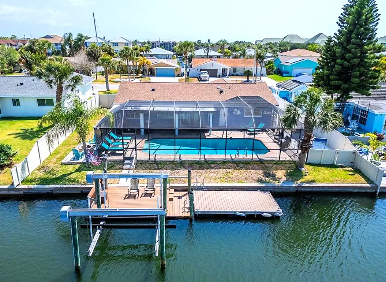 Apollo Blue: Pool, Dock, Family Friendly, 30 min to Tampa