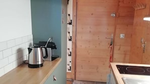 Kaffetrakter/tekoker, kjøleskap, mikrobølgeovn og ovn