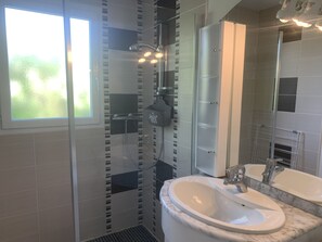 Een douche, een haardroger