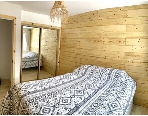 2 bedrooms, bed sheets