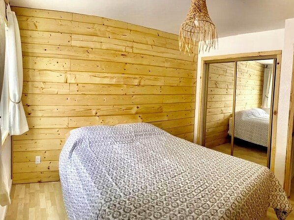 2 bedrooms, bed sheets