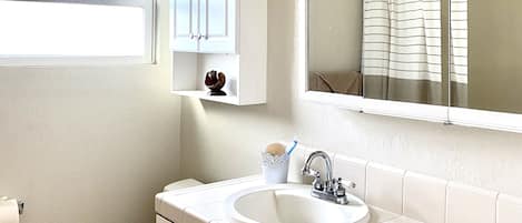 Combined shower/bathtub, towels, soap, toilet paper
