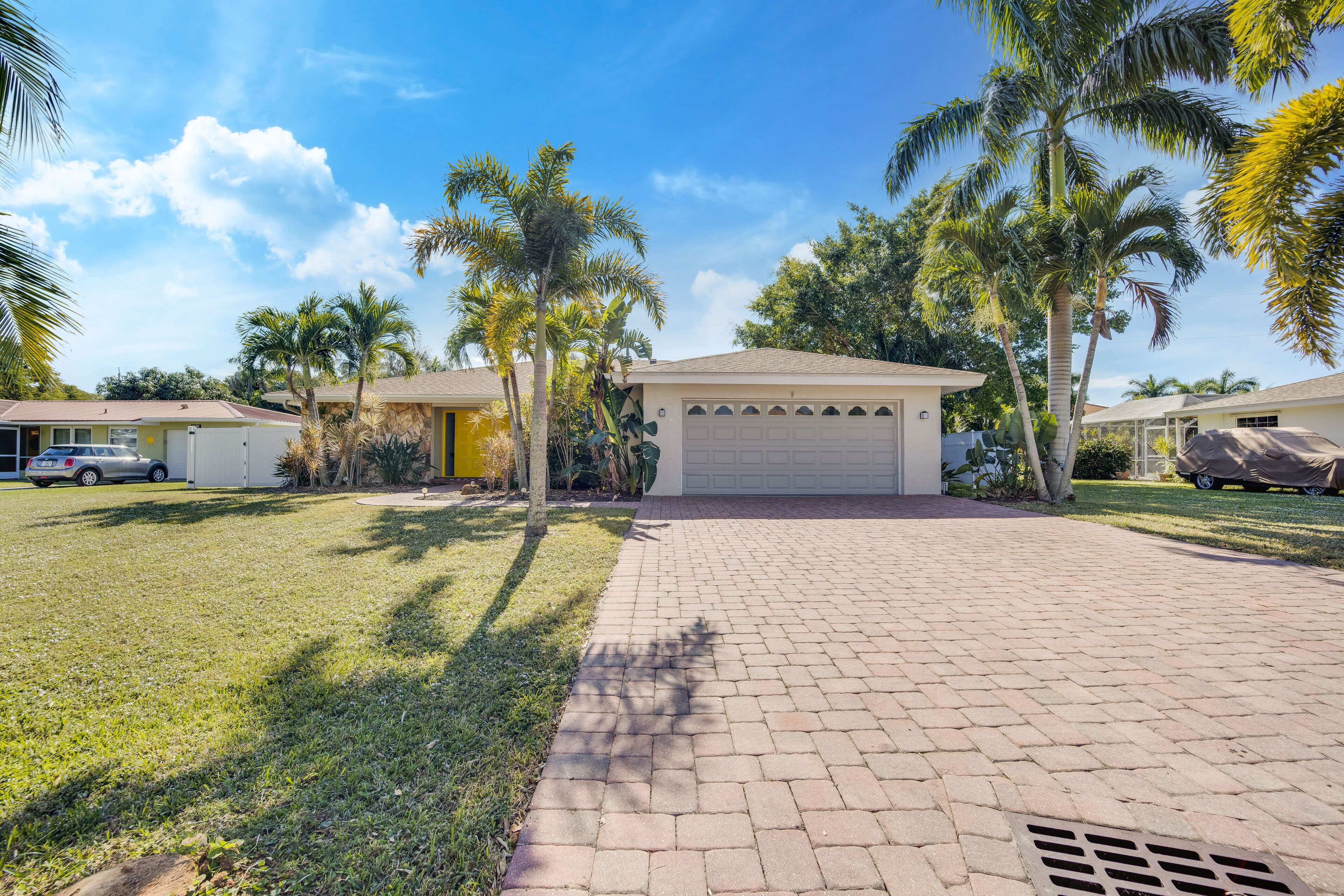 Little paradise 3 bedroom villa close to the beach