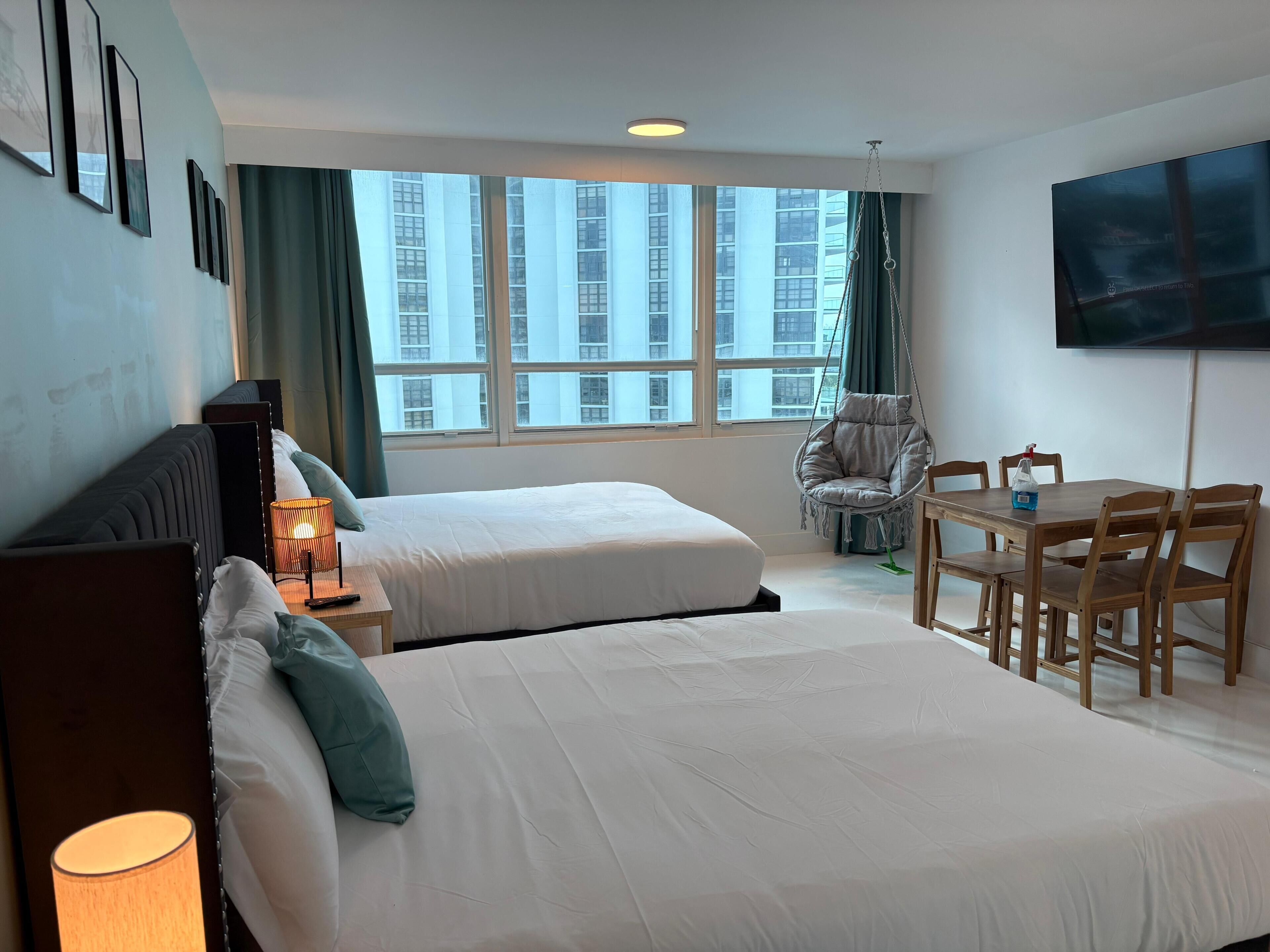 Estudio, 2 camas de matrimonio, vistas a la bahía | 1 dormitorio, mobiliario individual, escritorio