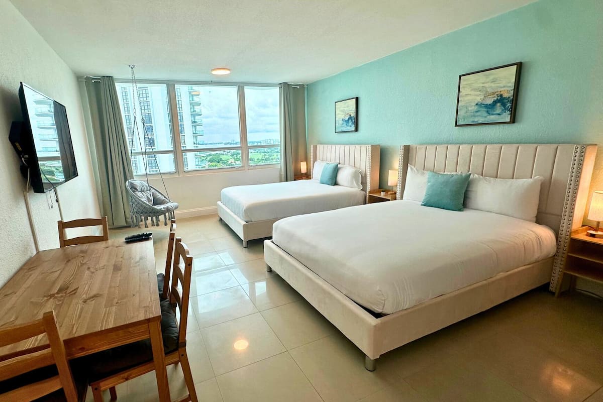 Standard-studiolejlighed - adgang til pool - udsigt til bugt | 1 soveværelse, individuel indretning, skrivebord