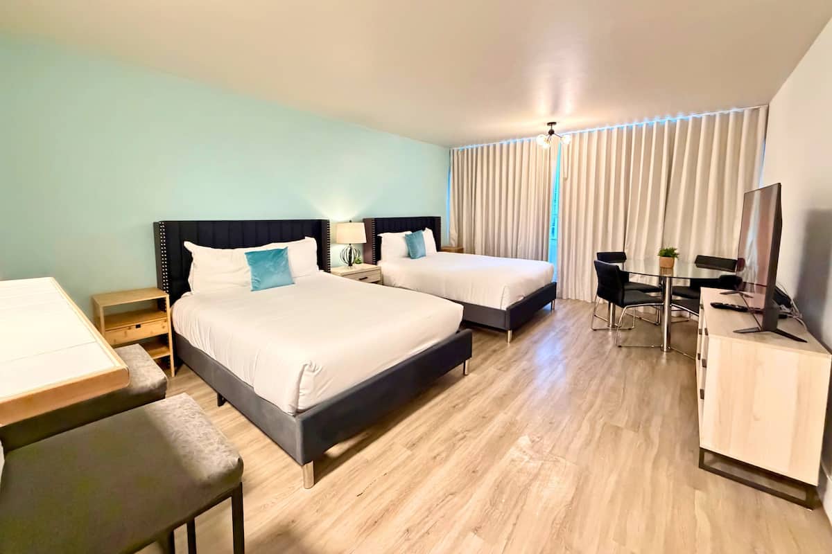 Studio, 2 Queen Beds, Bay View
