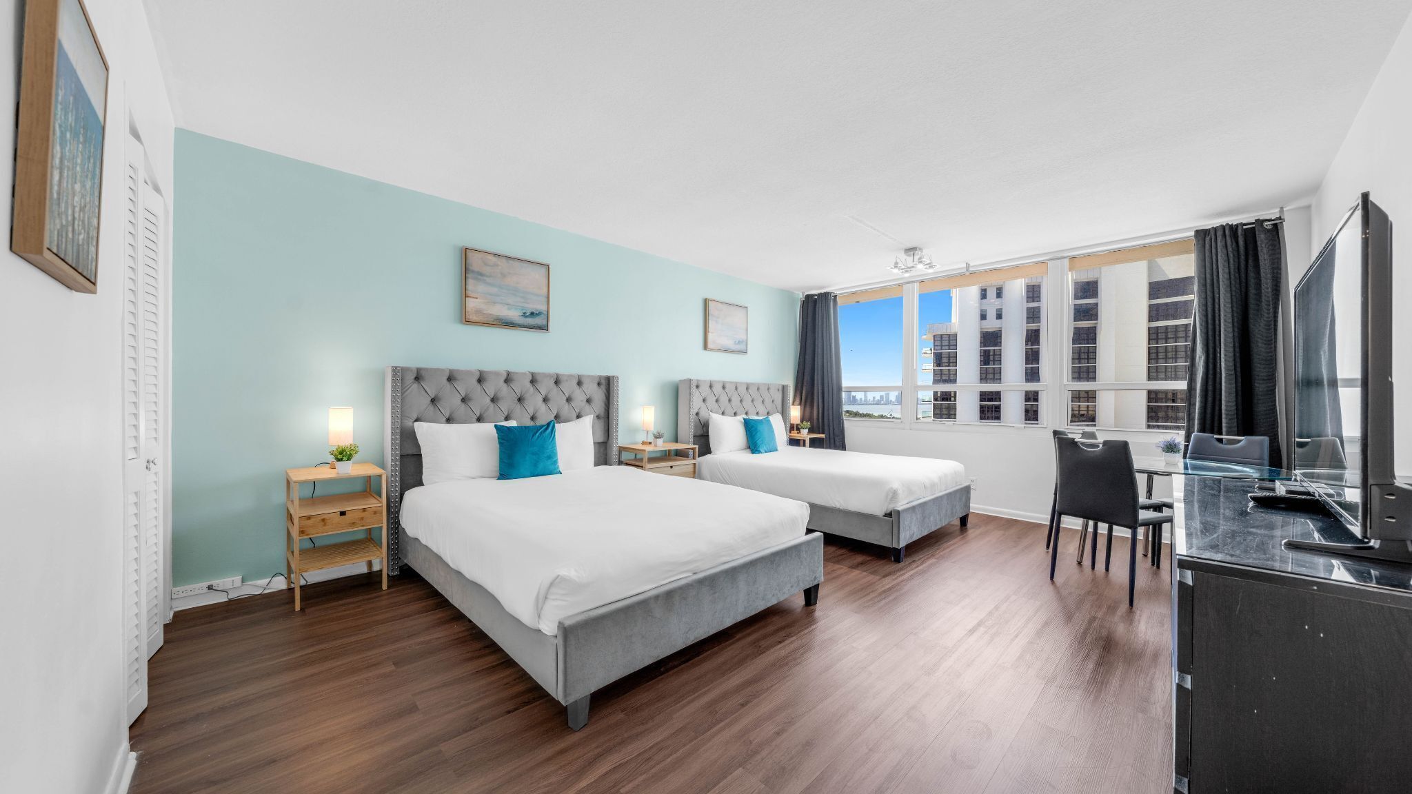 Estudio, 2 camas de matrimonio, vistas a la bahía | 1 dormitorio, mobiliario individual, escritorio