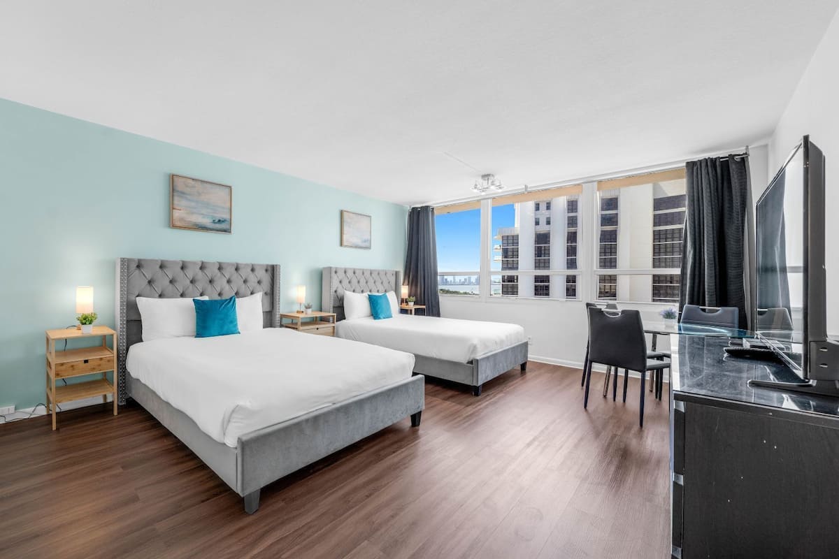 Studio, 2 Queen Beds, Bay View