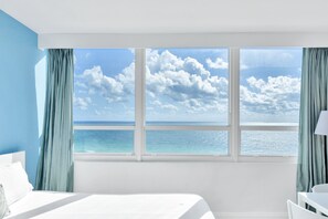 1 bedroom, individually furnished, desk, laptop workspace - SeaStays Apartments (Miami Beach)