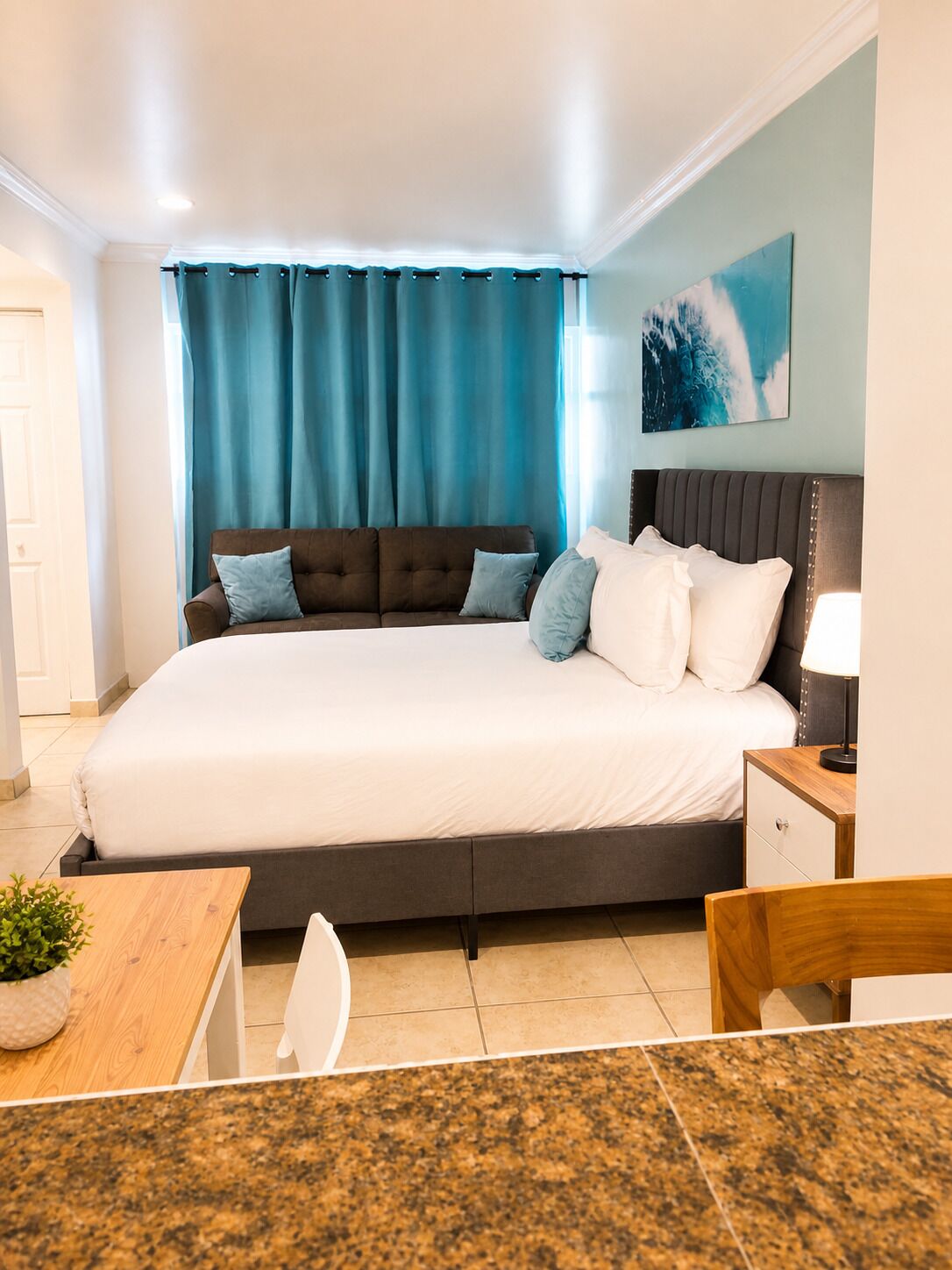 Basic Studio, 1 Queen Bed with Sofa bed | Individually decorated, individually furnished, laptop workspace