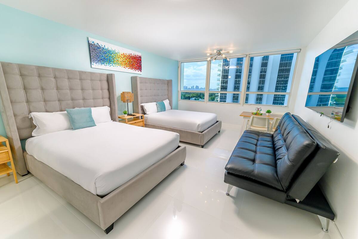 Comfort Studio, 1 King Bed with Sofa bed, Bay View
