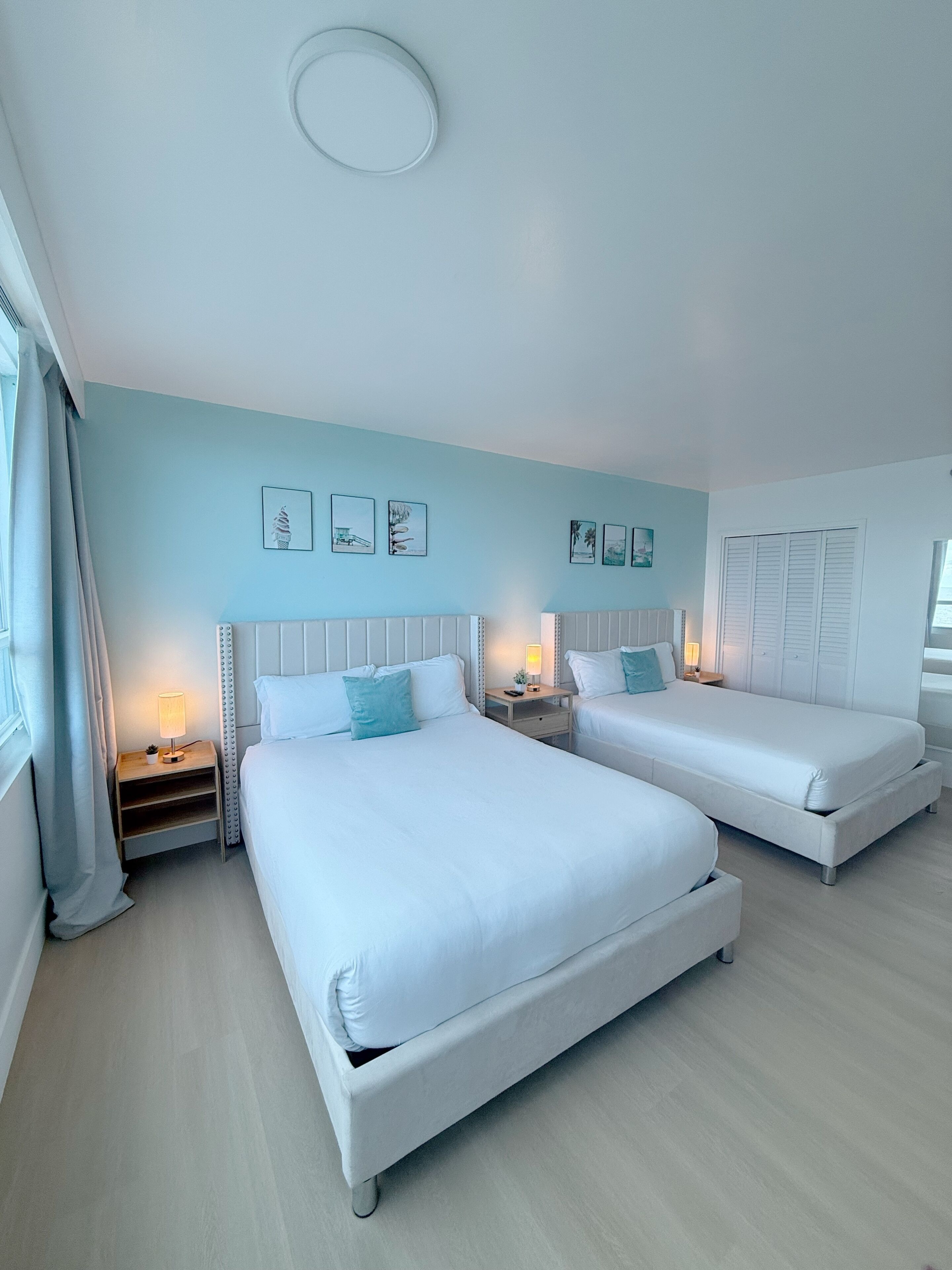 開放式客房, 2 張加大雙人床, 小廚, 海景 | 1 間睡房、獨特裝修、書桌、手提電腦工作空間